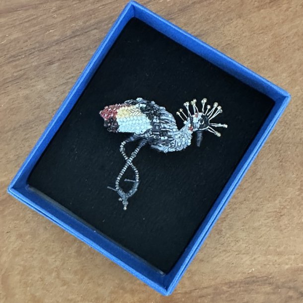 Crowned crane broche