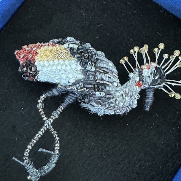 Crowned crane broche