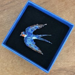 Flying Swallow broche