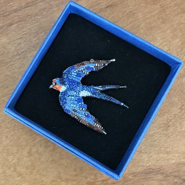 Flying Swallow broche