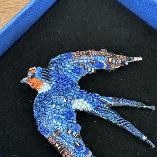 Flying Swallow broche
