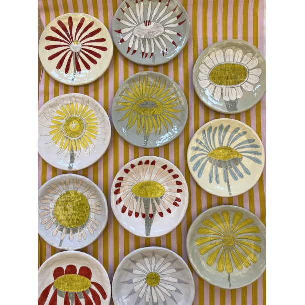 Tallerken/platte - Rd blomst med gul midte