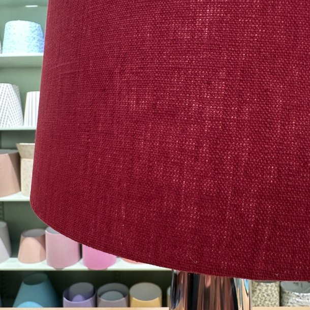 Nr 528 - Hndlavet lampeskrm i dyb rd eksklusiv hr