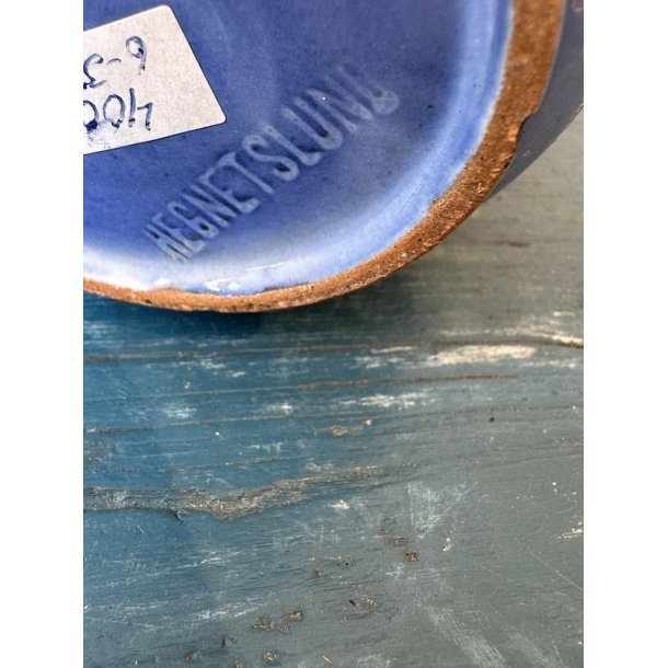 Bl Hegnetslund vase med hvide detaljer