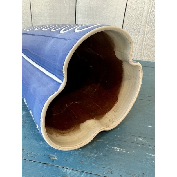 Bl Hegnetslund vase med hvide detaljer