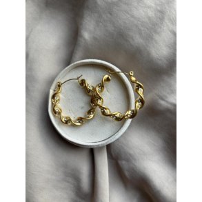 Wavy shiny hoops