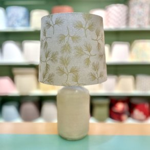 Nr 532 - Hndlavet lampeskrm golden