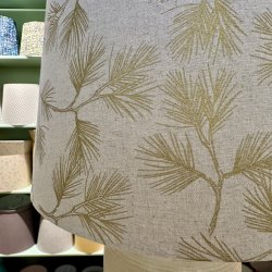 Nr 532 - Hndlavet lampeskrm golden