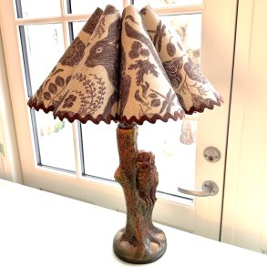 Bordlampe m ugle, Ibsens enke