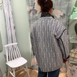 Amina ikat quilted jakke