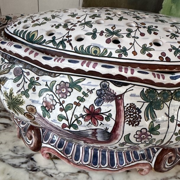 Blomster terrin, Svaner