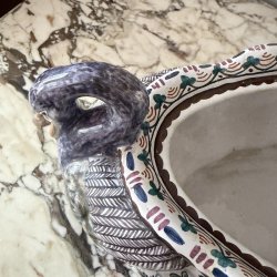 Blomster terrin, Svaner