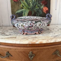 Blomster terrin, Svaner