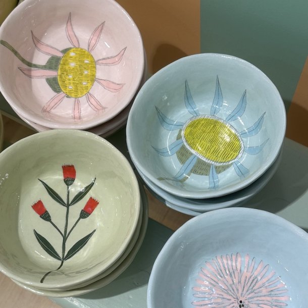 Lysegul skl, gul blomst