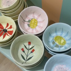 Lysegul skl, gul blomst