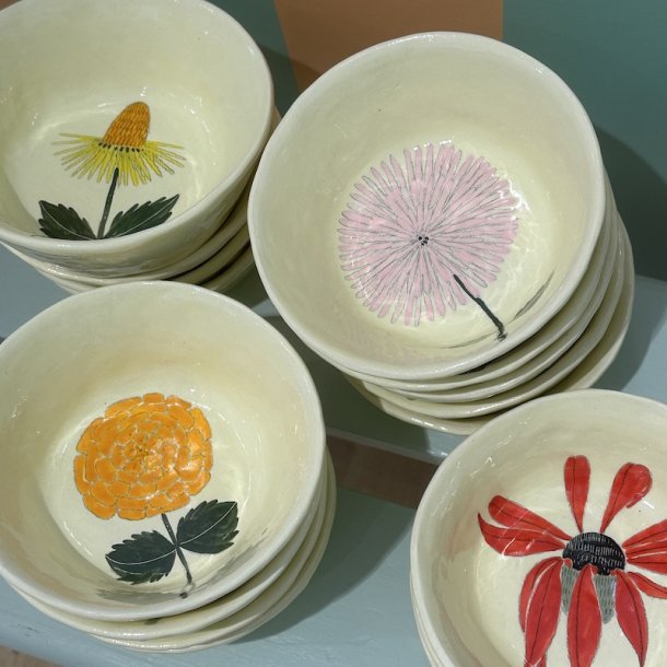 Lysegul skl, gul blomst