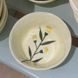 Lysegul skl, gul blomst