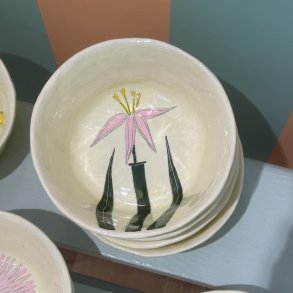 Lysegul skl, lyserd lille blomst