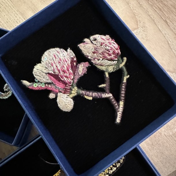 Magnolia broche