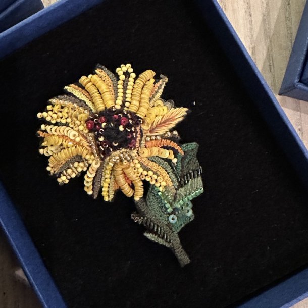 Solsikke broche