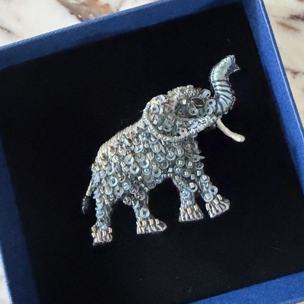 Forest Elephant broche