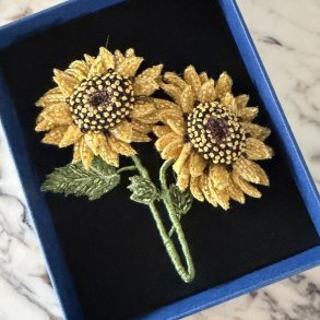 Dancing Sunflowers, broche