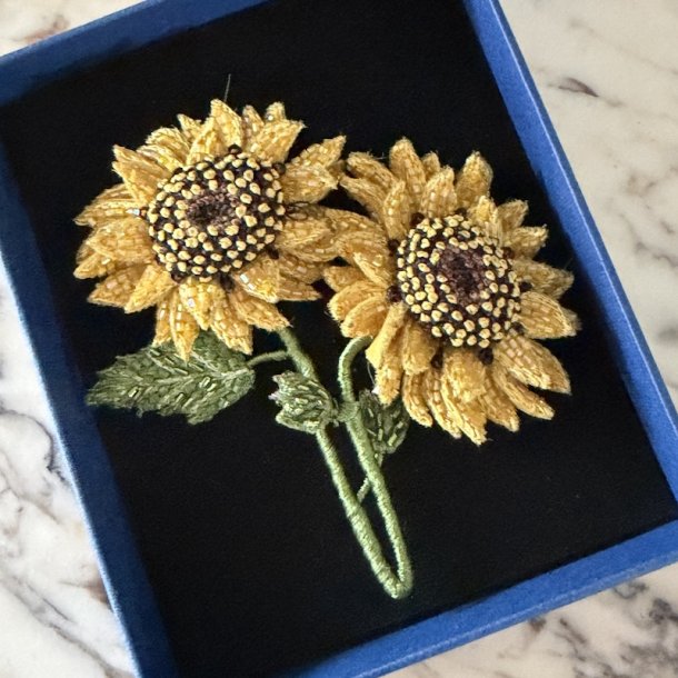 Dancing Sunflowers, broche