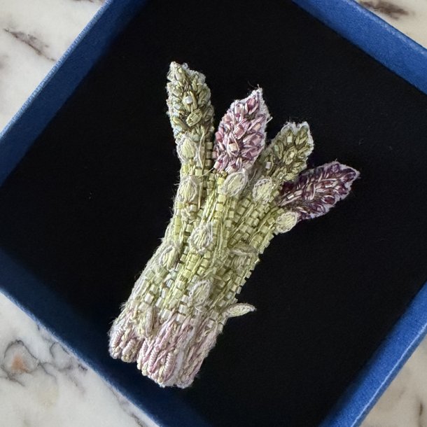 Asparagus, broche