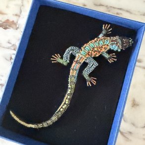 Caiman Lizard broche
