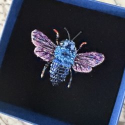 Blue bumble bi, broche