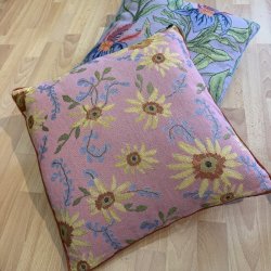 Pude, 50x50, Solsikke, pink
