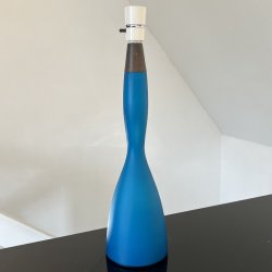 Ubarmhjertig loyalitet Larry Belmont Kastrup glas - Vintage blå bordlampe