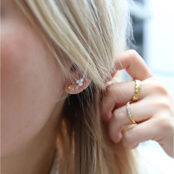 Laura mini pearl earstud