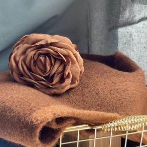 Daisy Hrklemme, Mrkebrun, Stor